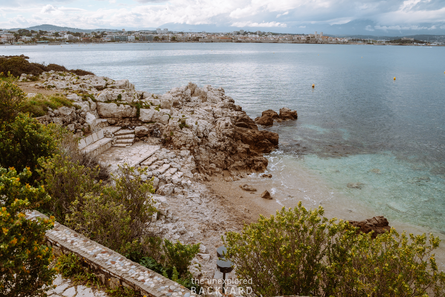 find a private beach in antibes