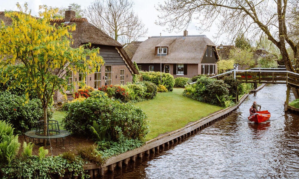 Day Trip To Giethoorn (How To Visit + Things To Do!)