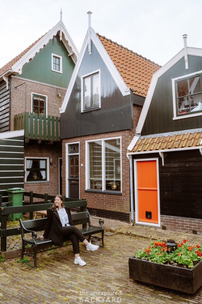 how to visit volendam